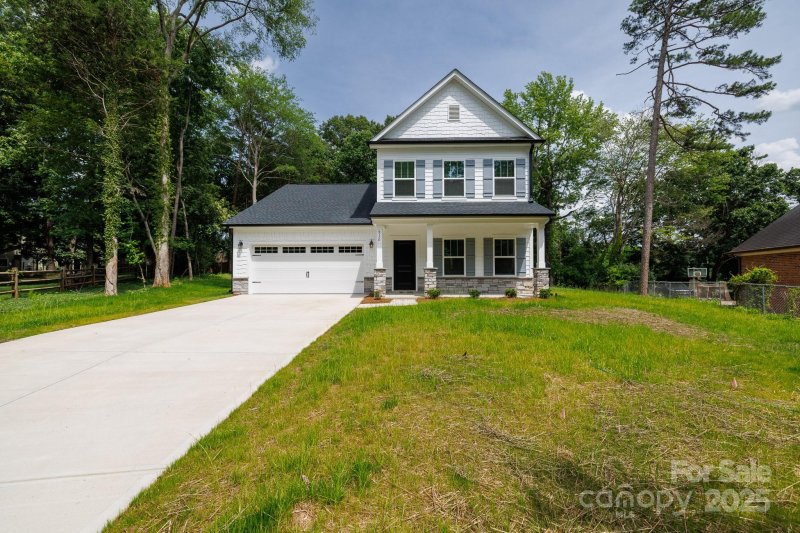 Property image 2 at 512 Beverly Circle, Charlotte, NC 28270