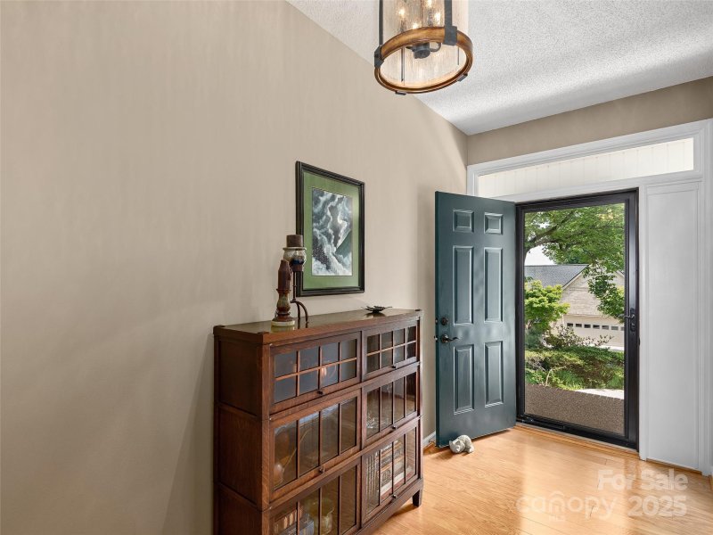 Property image 3 of 306 Croydon Drive in Carriage Park, Hendersonville, NC 28791