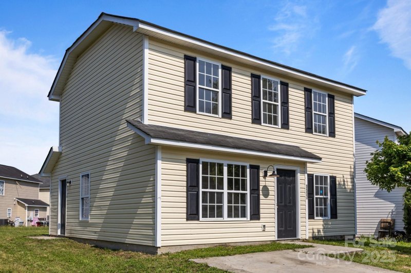 Property image 3 of 3527 Crestridge Drive in Brianna Terrace, Charlotte, NC 28217