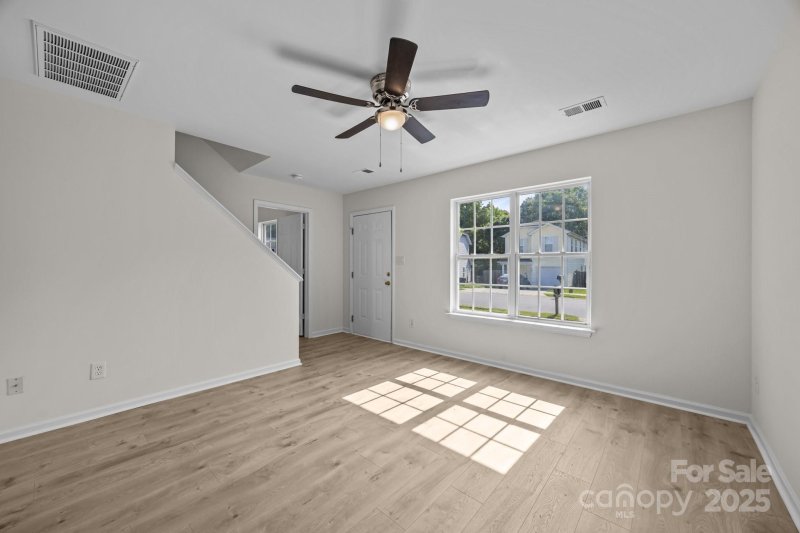 Property image 4 of 3527 Crestridge Drive in Brianna Terrace, Charlotte, NC 28217