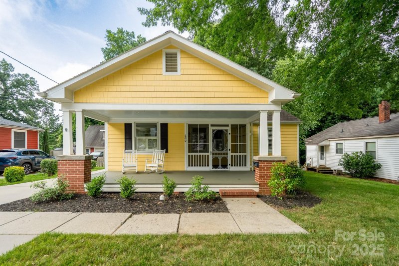 Property image 2 of 660 Ideal Way in Dilworth, Charlotte, NC 28203