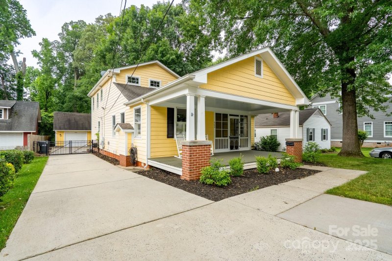 Property image 3 of 660 Ideal Way in Dilworth, Charlotte, NC 28203