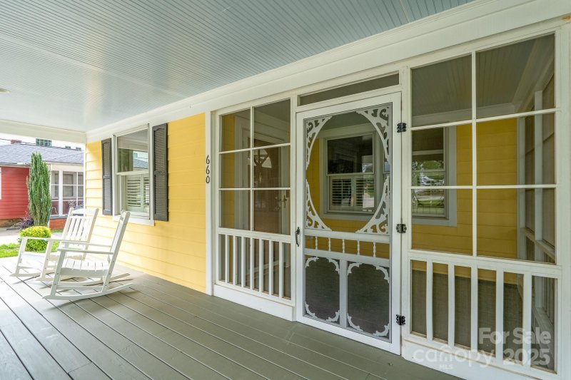 Property image 5 of 660 Ideal Way in Dilworth, Charlotte, NC 28203