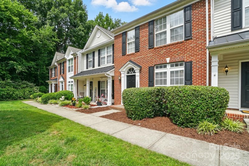 Property image 3 of 10867 Garden Oaks Lane in Garden Oaks, Charlotte, NC 28273