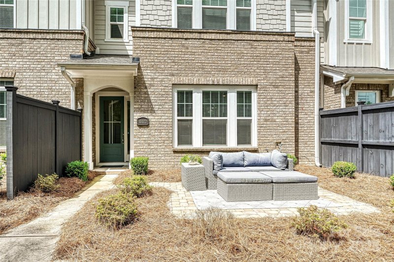 Property image 2 of 10022 Wayfair Meadow Court in Southridge, Charlotte, NC 28277