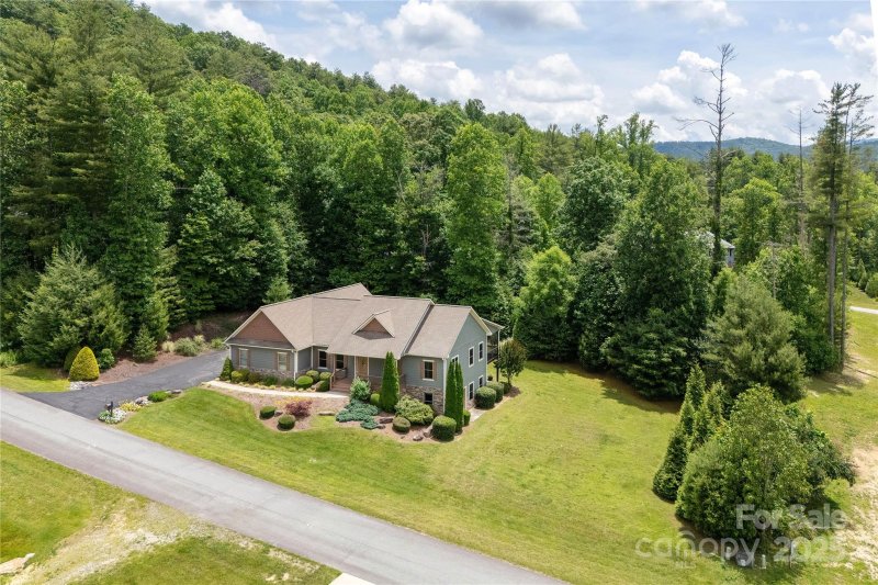 Property image 2 at 178 Crystal Heights Drive, Hendersonville, NC 28739