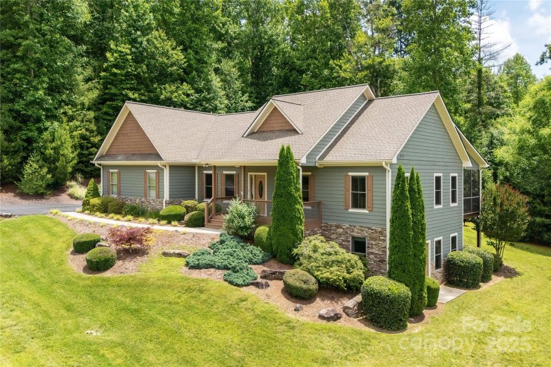 Property image 3 at 178 Crystal Heights Drive, Hendersonville, NC 28739