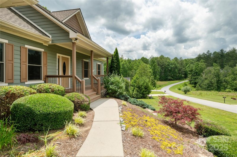 Property image 4 at 178 Crystal Heights Drive, Hendersonville, NC 28739