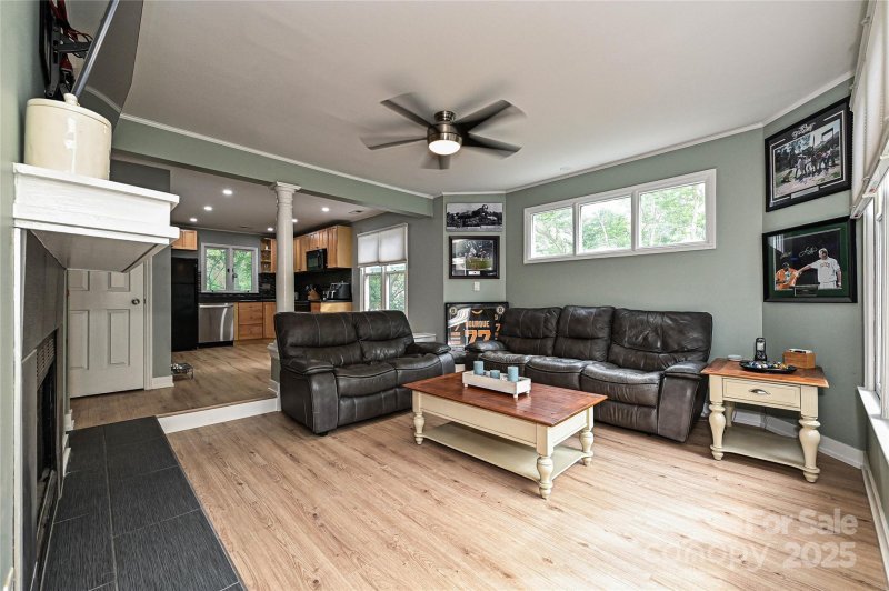 Property image 4 of 433 68 W 8th Street in Springfield Square, Charlotte, NC 28202