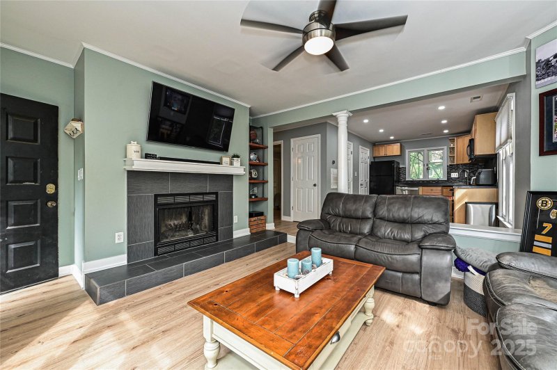 Property image 5 of 433 68 W 8th Street in Springfield Square, Charlotte, NC 28202