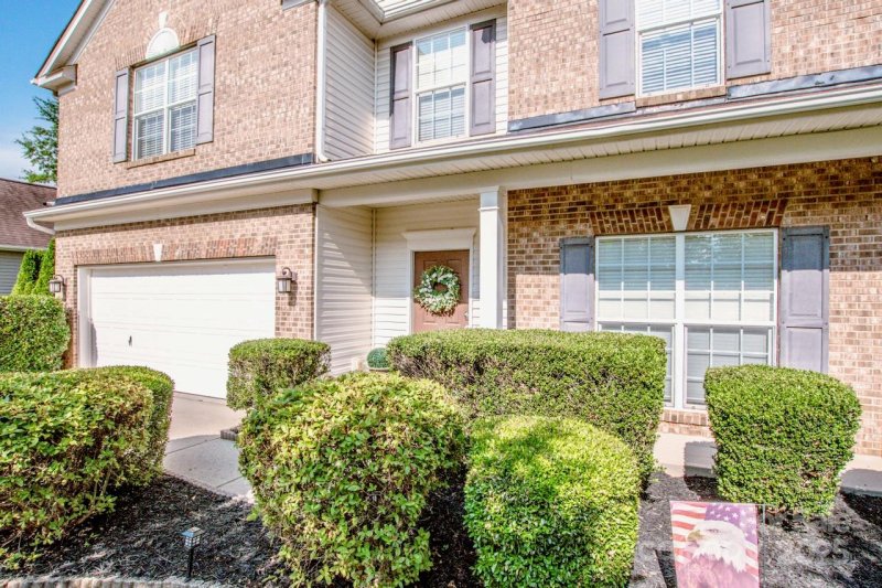 Property image 2 at 107 Golden Valley Drive, Mooresville, NC 28115