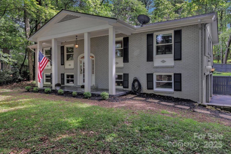 Laurel Park, Laurel Park Community