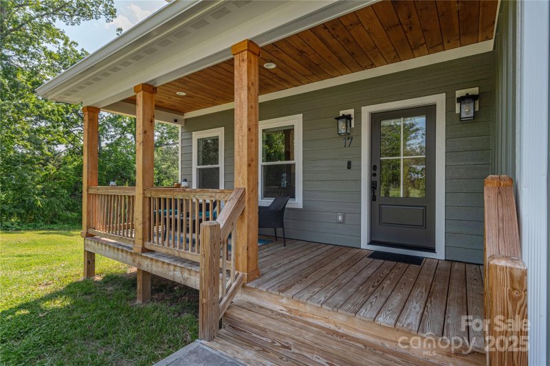 Property image 3 of 17 Baxter Woods Lane in Baxter Woods, Candler, NC 28715