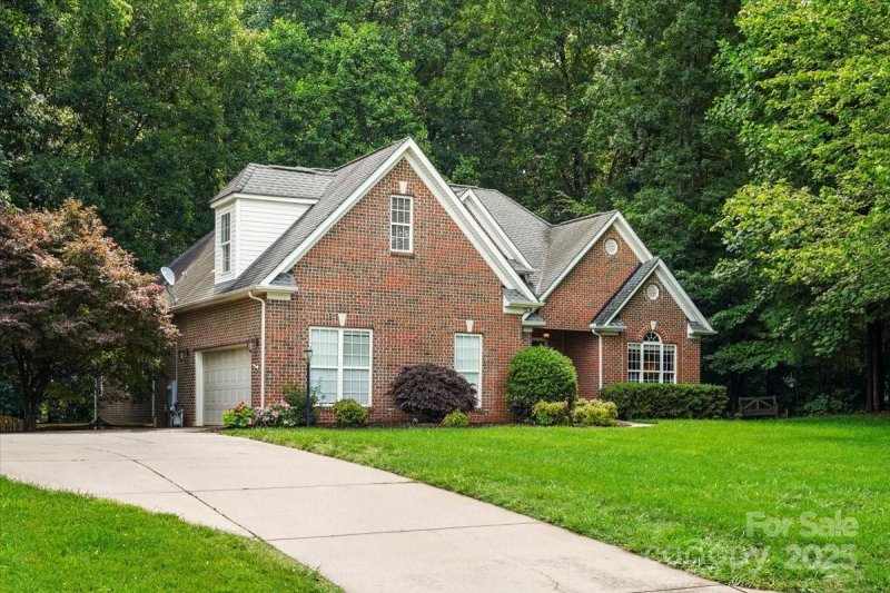 Property image 2 of 10501 Olde Irongate Lane in Ellington Farm, Mint Hill, NC 28227