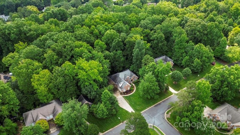 Property image 4 of 10501 Olde Irongate Lane in Ellington Farm, Mint Hill, NC 28227