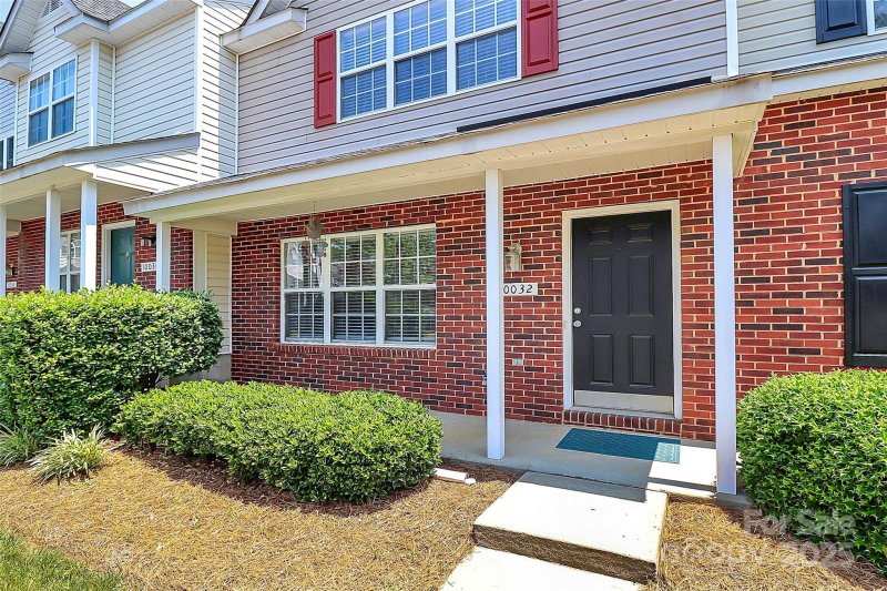 Property image 2 of 10032 Pergola View Court in University Heights, Charlotte, NC 28213