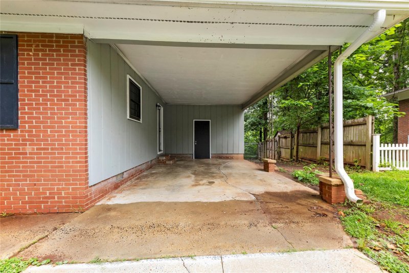 Property image 2 of 1156 Westover Circle in Westover, Rock Hill, SC 29732