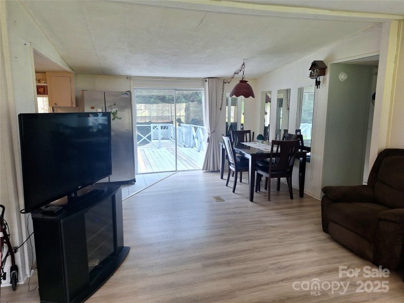 Property image 3 of 5022 Wrenn Drive in Wrenns Estate, Denver, NC 28037