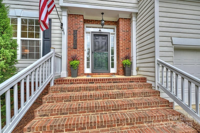 Property image 3 at 14203 Queens Carriage Place, Charlotte, NC 28278