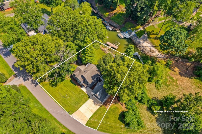 Property image 2 of 315 Wood Duck Loop in Crystal Bay, Mooresville, NC 28117