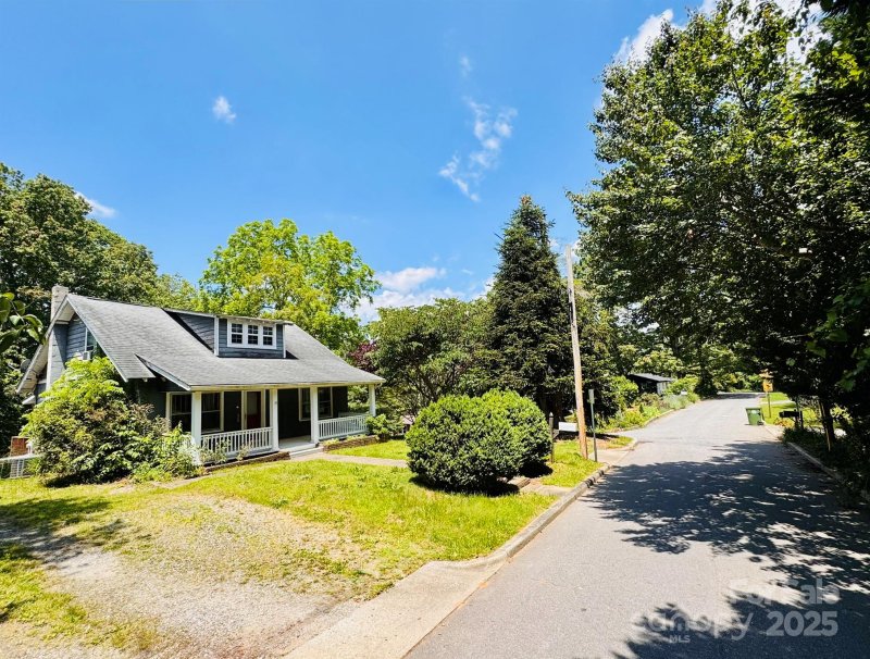 Biltmore, Asheville Community