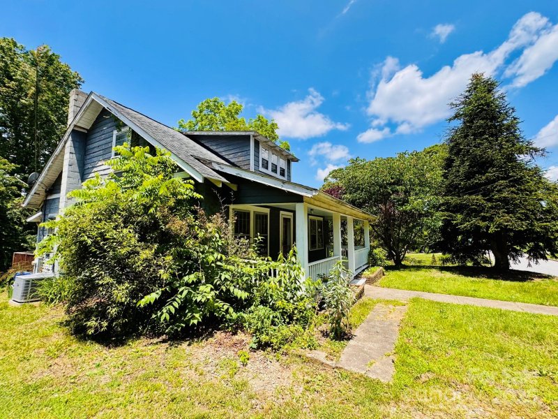 Property image 2 of 602 Brookshire Street in Biltmore, Asheville, NC 28803