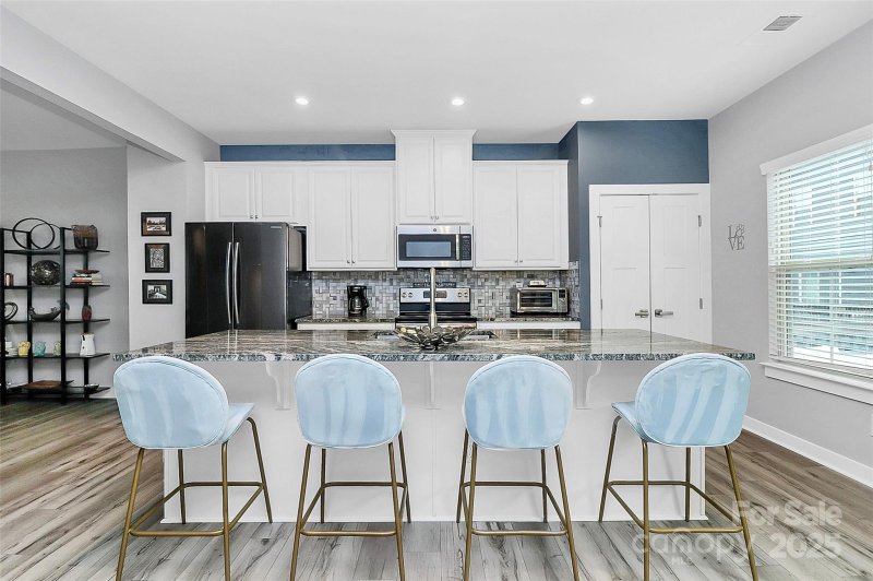 Property image 2 at 1723 Town Oak Lane, Charlotte, NC 28205