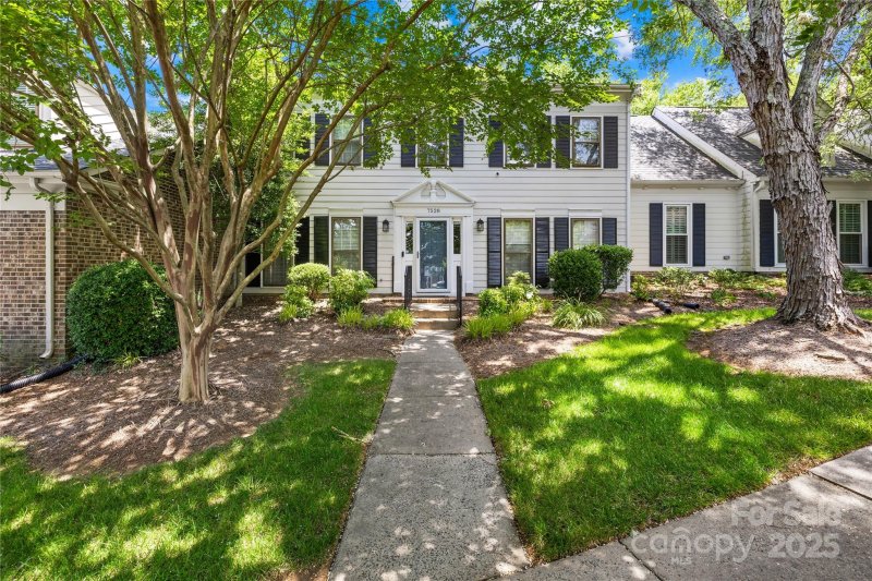 Carmel Hollow, Charlotte Community