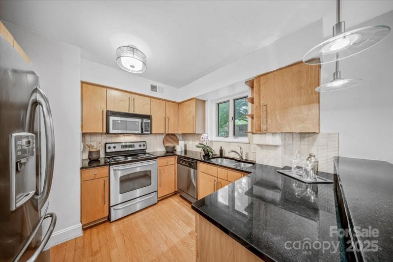 Property image 3 at 201 N Dotger Avenue, Charlotte, NC 28207