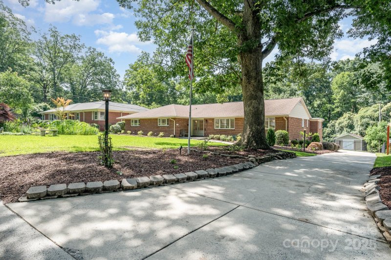 Property image 2 at 5424 Doncaster Drive, Charlotte, NC 28211