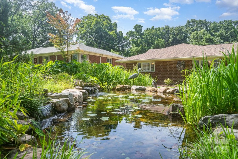 Property image 3 at 5424 Doncaster Drive, Charlotte, NC 28211