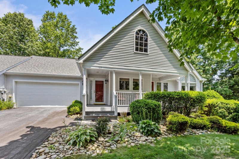 123 Carriage Walk Lane