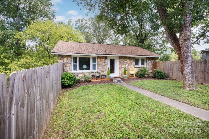 Property image 2 of 9 Linden Avenue in Annandale, Asheville, NC 28801