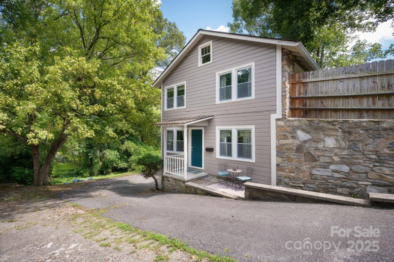 Property image 5 of 9 Linden Avenue in Annandale, Asheville, NC 28801