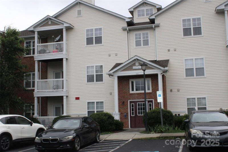 9823 Hyde Glen Court