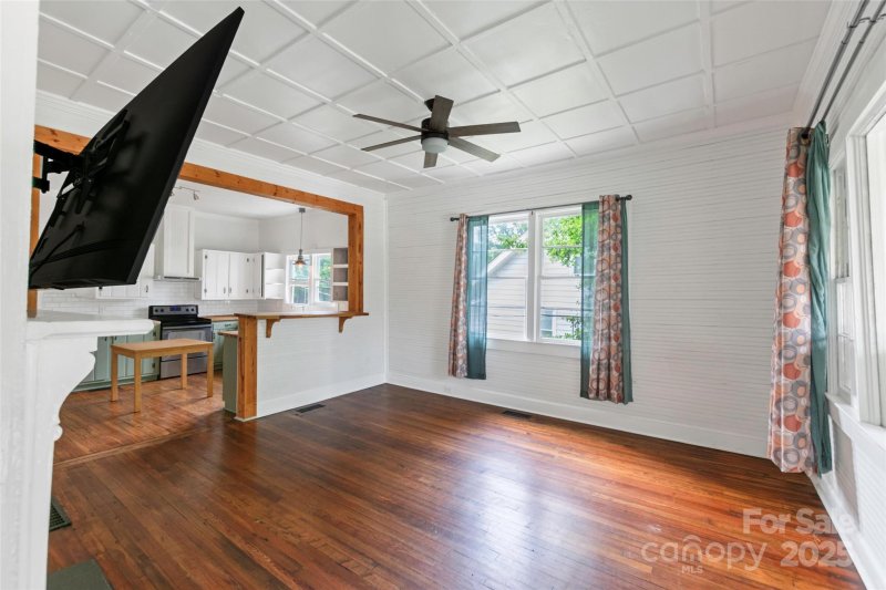 Property image 2 of 208 S Ransom Street in Firestone Cotton Mills, Gastonia, NC 28052