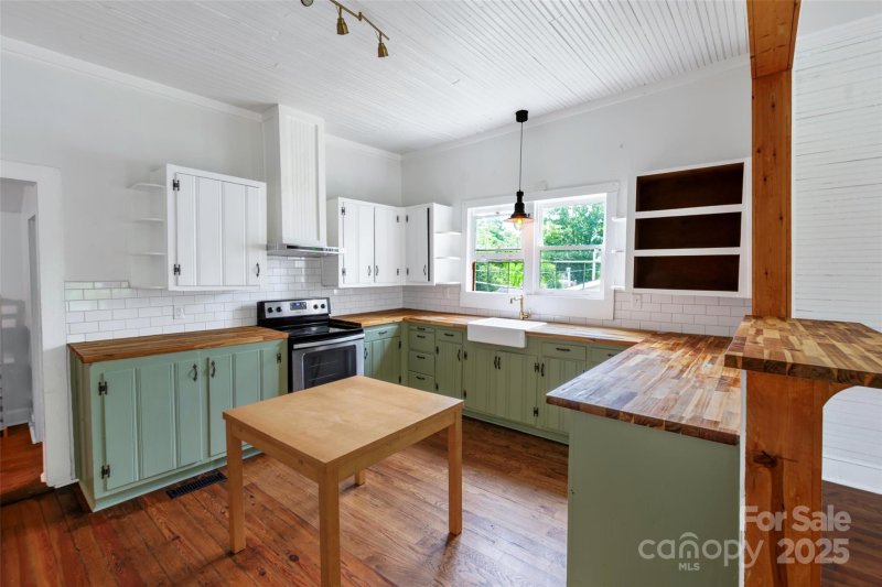 Property image 4 of 208 S Ransom Street in Firestone Cotton Mills, Gastonia, NC 28052