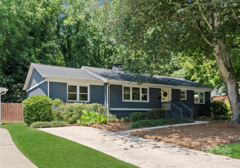 Property image 3 at 1027 Dresden Drive, Charlotte, NC 28205