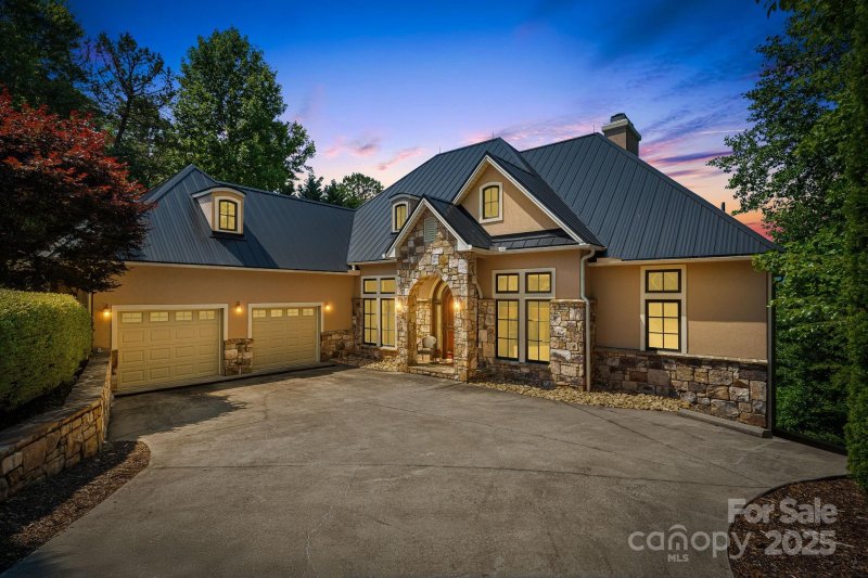 122 Eagles Crest Way