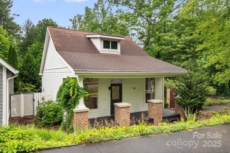 Property image 2 at 41 Town Circle, Flat Rock, NC 28731