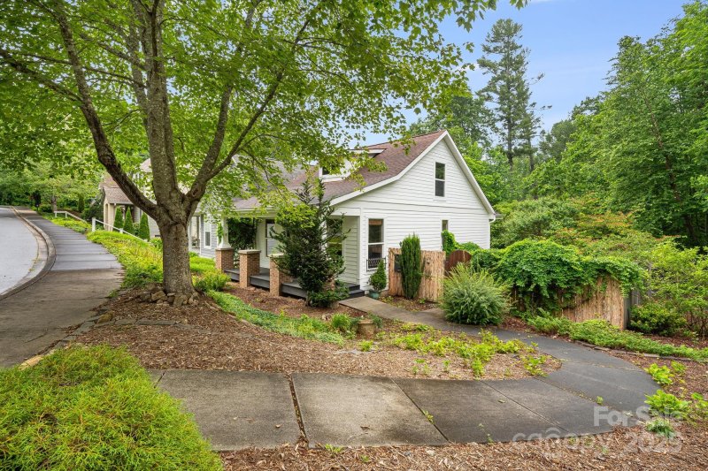 Property image 3 at 41 Town Circle, Flat Rock, NC 28731