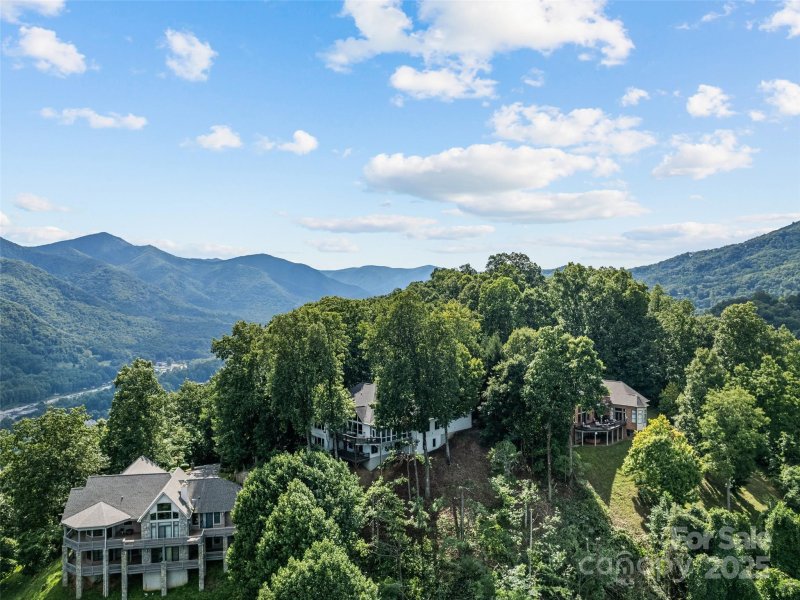 Property image 4 of 102 Coyote Ridge in Maggie Valley Country Club Est, Maggie Valley, NC 28751