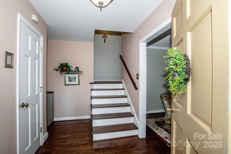 Property image 3 of 928 Tally Ho Court in Fox Run, Charlotte, NC 28212