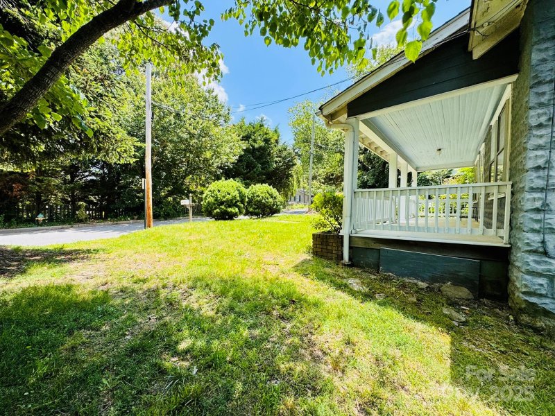 Property image 3 at 602 Brookshire Street, Asheville, NC 28803