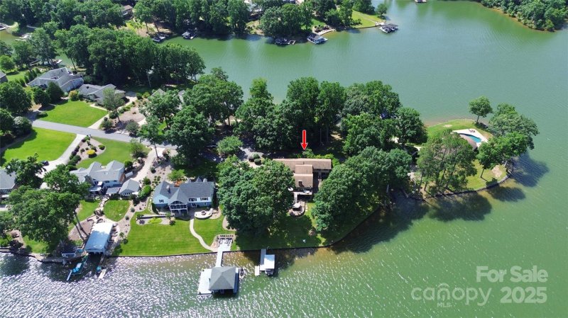 Property image 2 of 160 Quail Hollow Drive in Waterfront Woodbridge, Kings Mountain, NC 28086