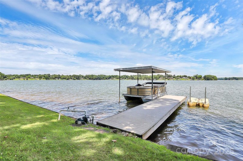 Property image 4 of 160 Quail Hollow Drive in Waterfront Woodbridge, Kings Mountain, NC 28086