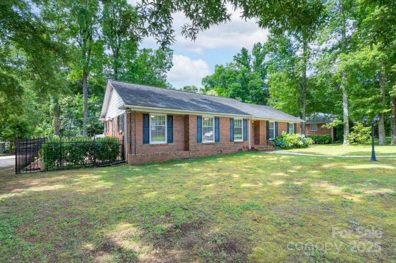 Property image 2 at 5720 Amity Place, Charlotte, NC 28212