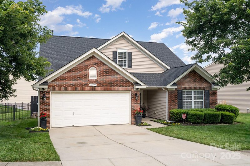 Property image 2 of 10211 Dominion Village Drive in Highland Creek, Charlotte, NC 28269