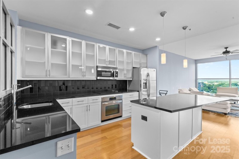 Property image 5 at 333 W Trade Street, Charlotte, NC 28202