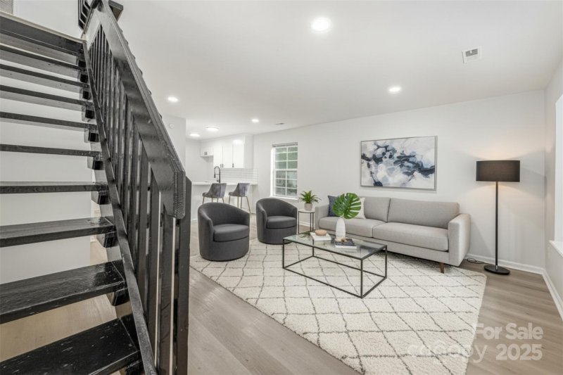 Property image 2 of 3941 Briarhill Drive in Milton Commons, Charlotte, NC 28215